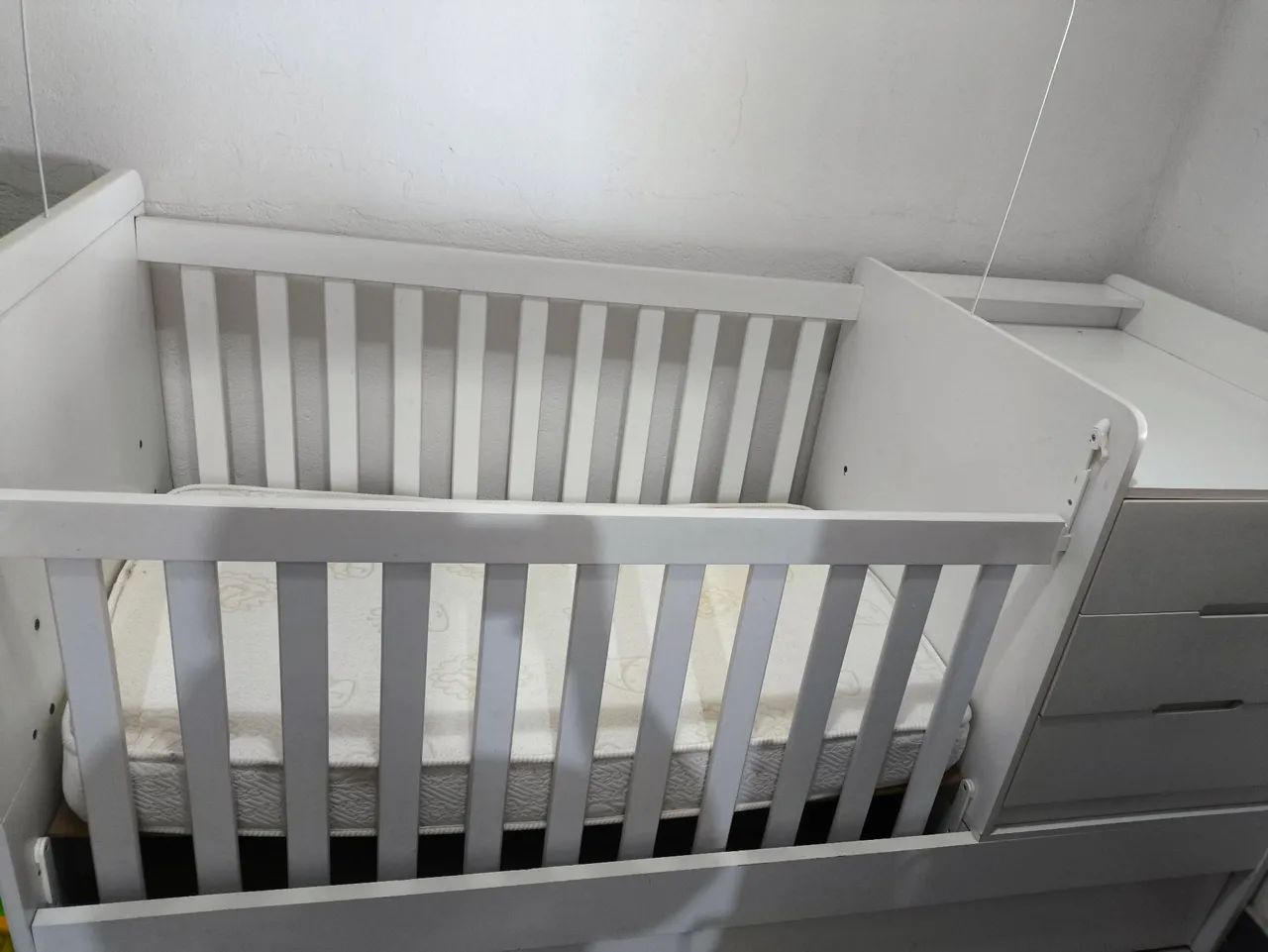 Vendo berço com colchão  - Foto 6