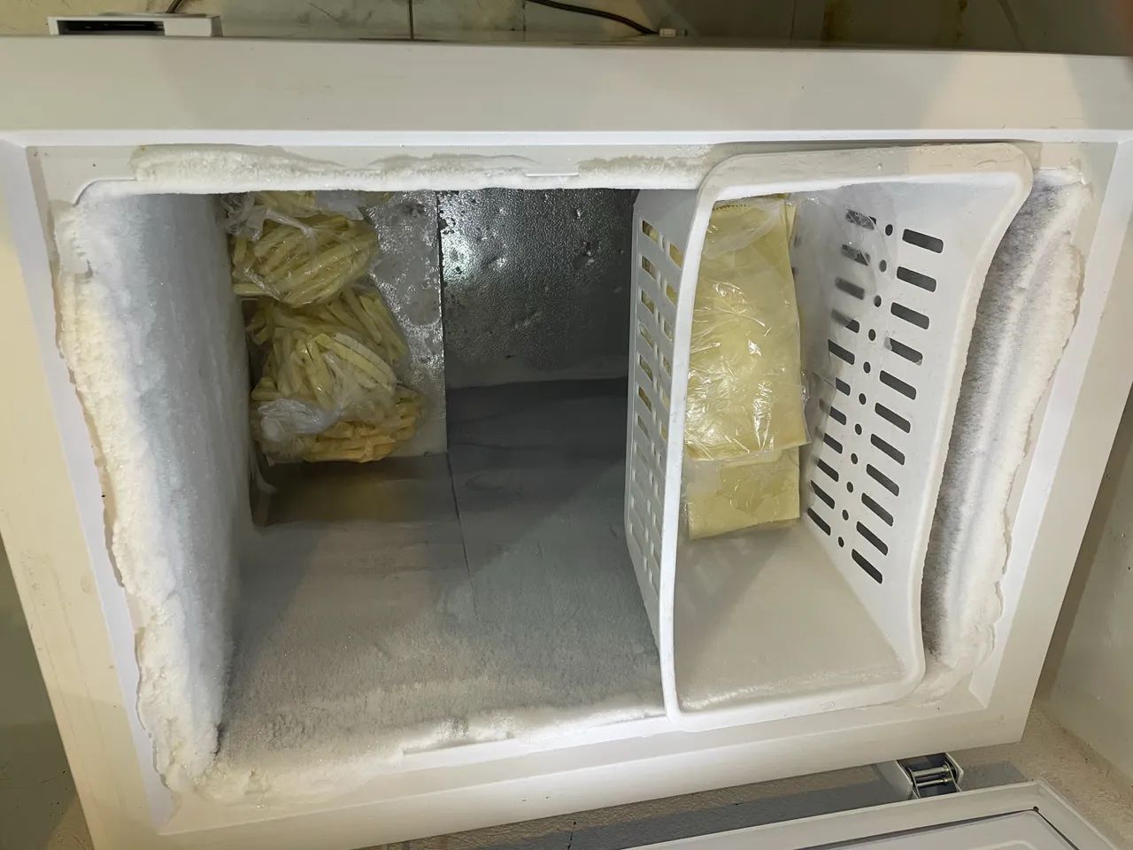 Vende-se freezer cônsul 