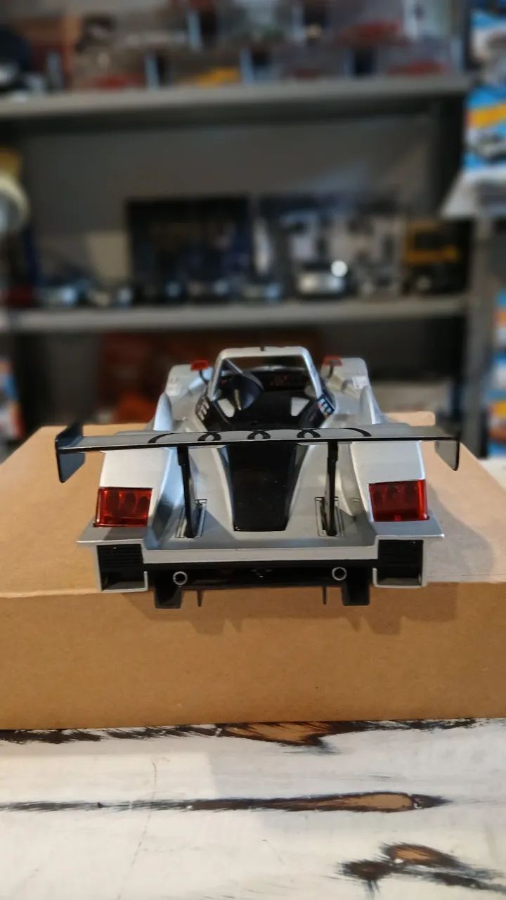 Audi R8R Le Mans 1999. Escala 1:18. Da Maisto - Hobbies e coleções