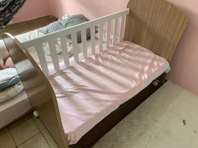Vendo berço americano que vira cama completo, o resto das pecas estao guardados. - Foto 3