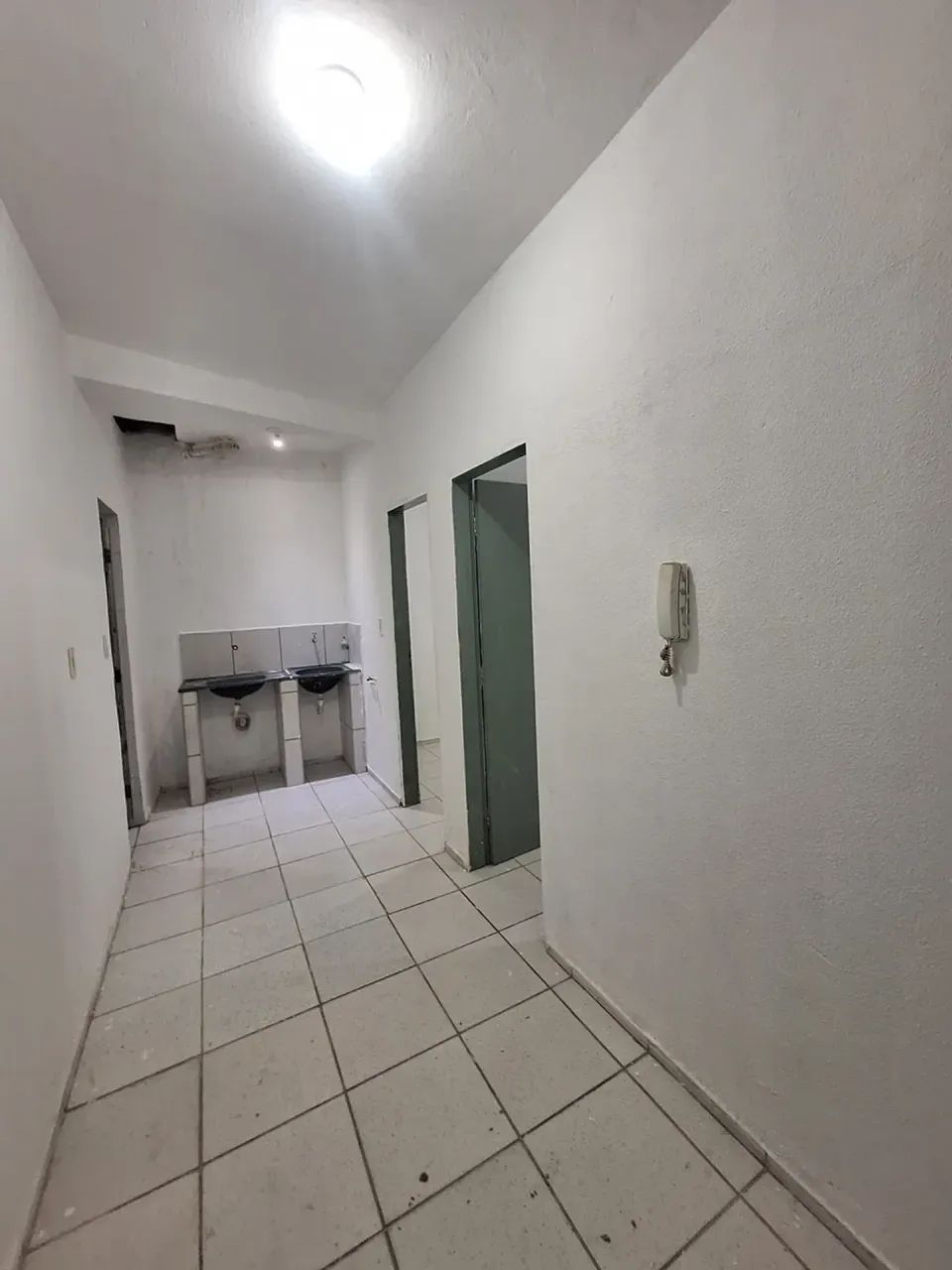 Apartamento compacto na Rua Teodomiro de Castro - Foto 2