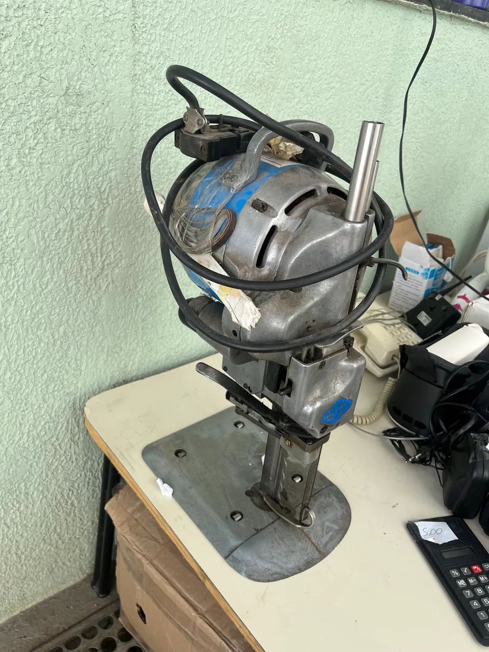 Máquina de corte de tecidos industrial. Oito polegadas - Foto 2