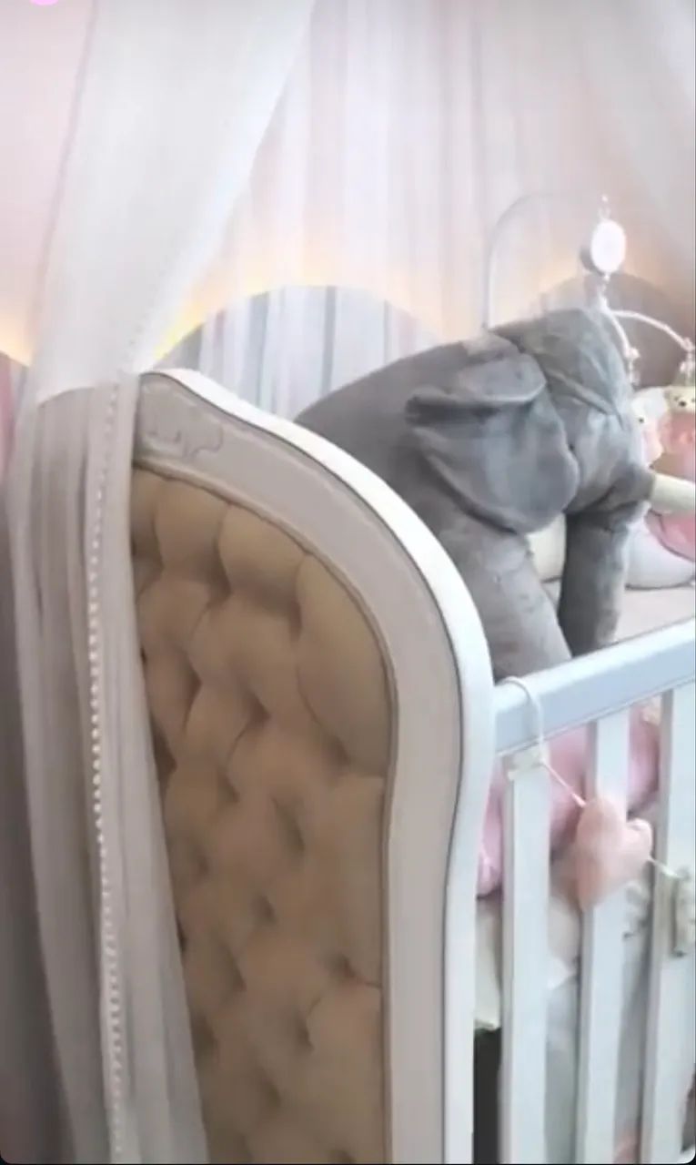 Berço com capitonê super novo - Foto 2