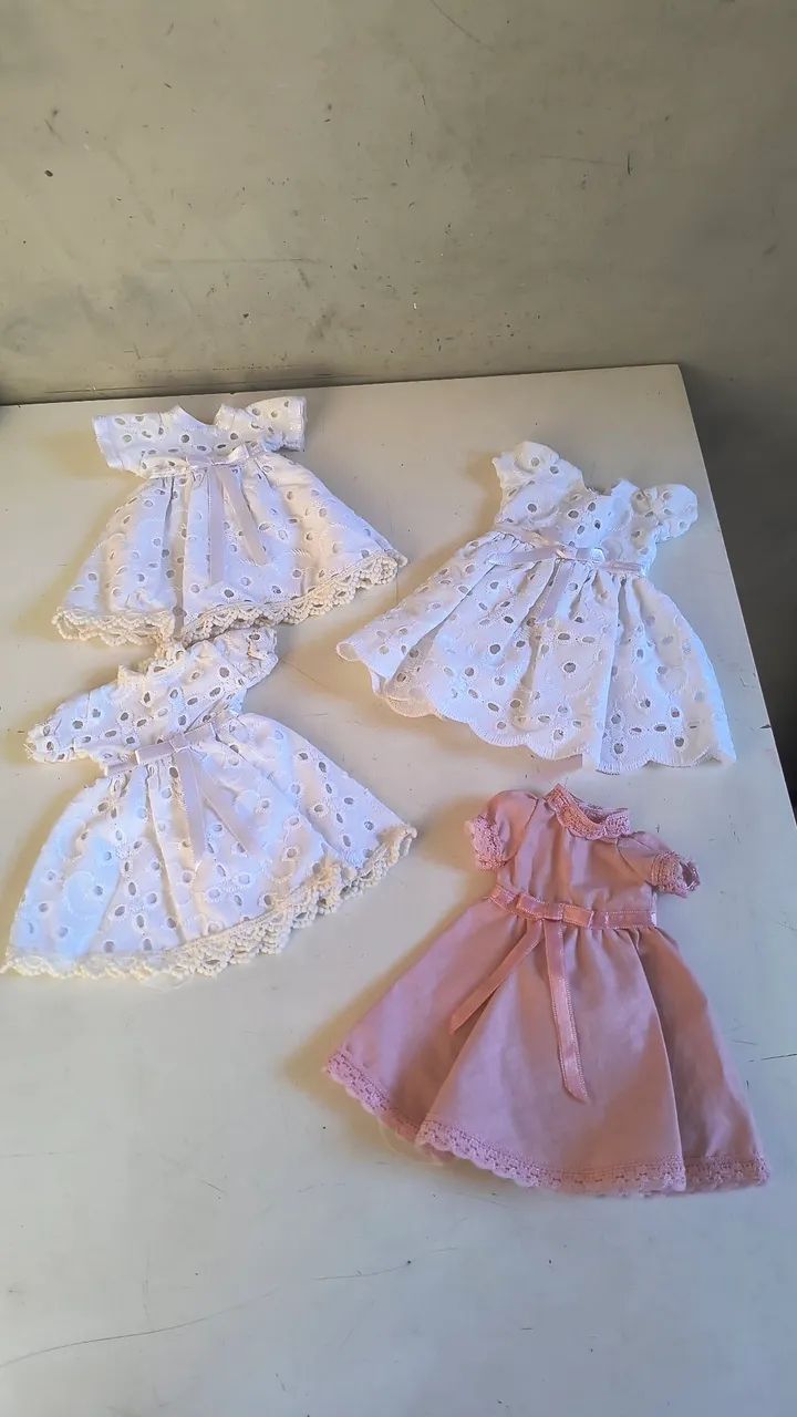 Conjunto com 4 vestidos mini com 15 cm cada para fazer artesanato, porta maternidade 