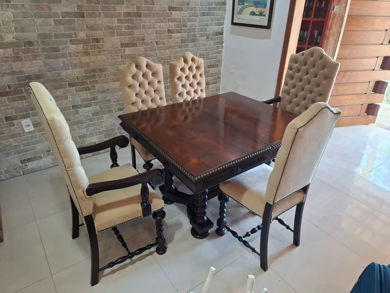 Conjunto de mesa e cadeiras em estilo manuelino - Foto 2
