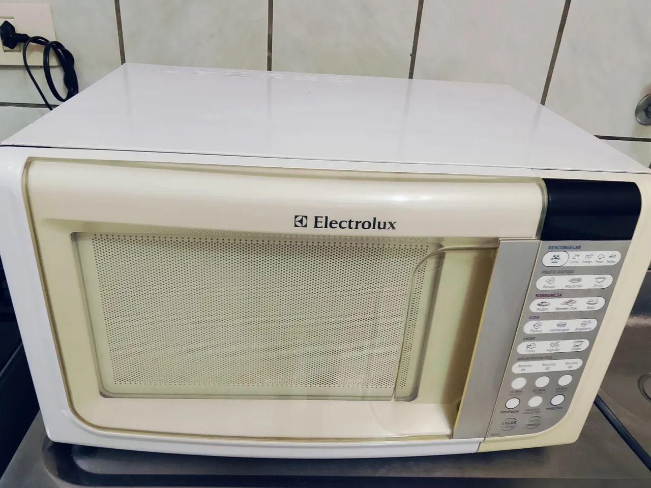 Formo Microondas Eletrolux 23 litros 