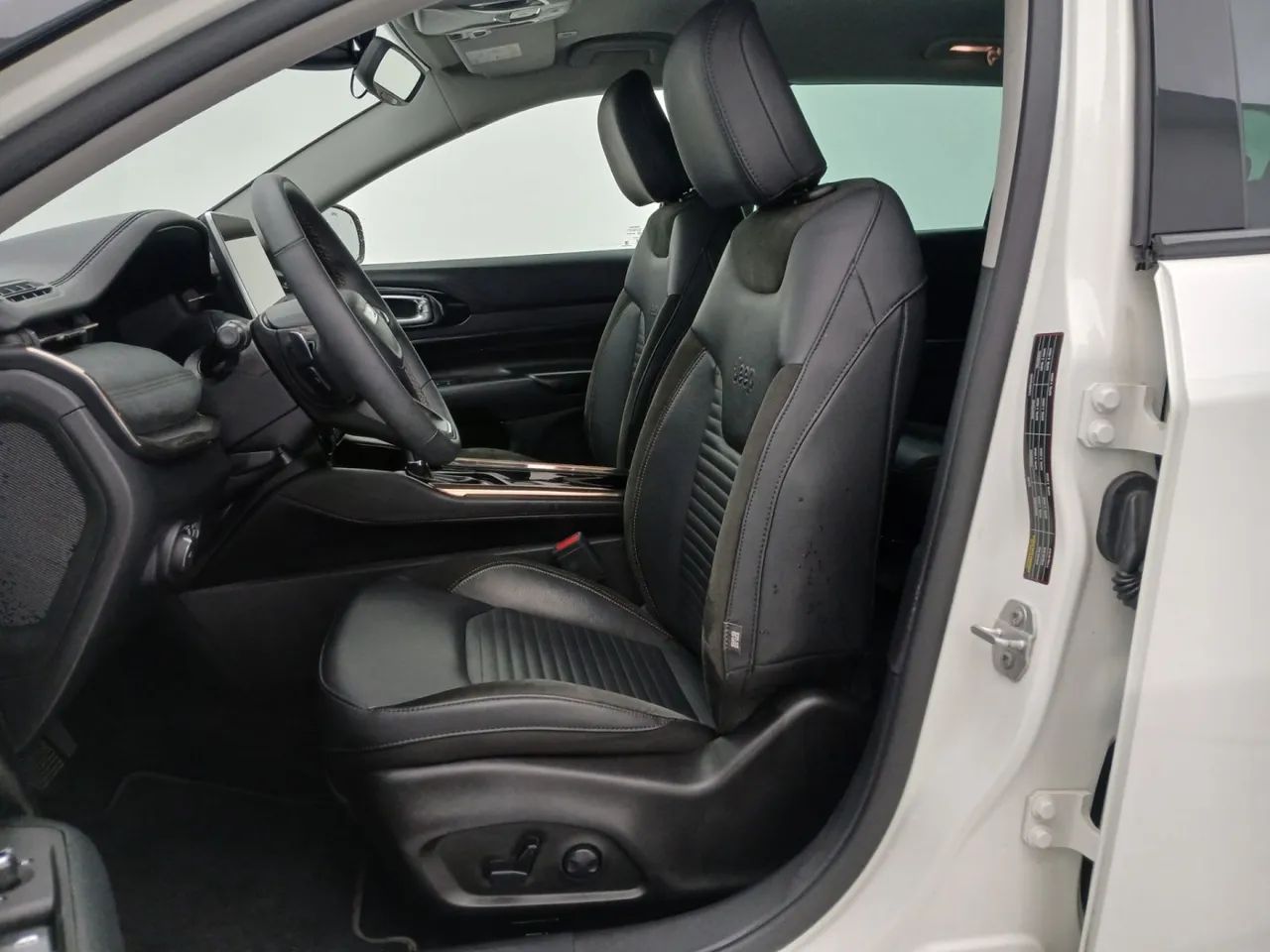 Jeep Commander Limited T270 1.3 TB Flex Aut., foto 16 de 18