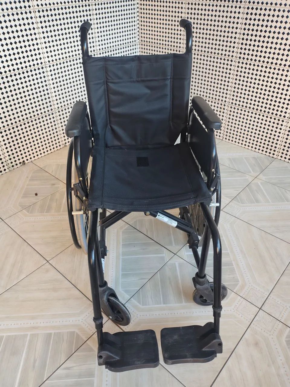 Cadeira de rodas semi - nova - Foto 2