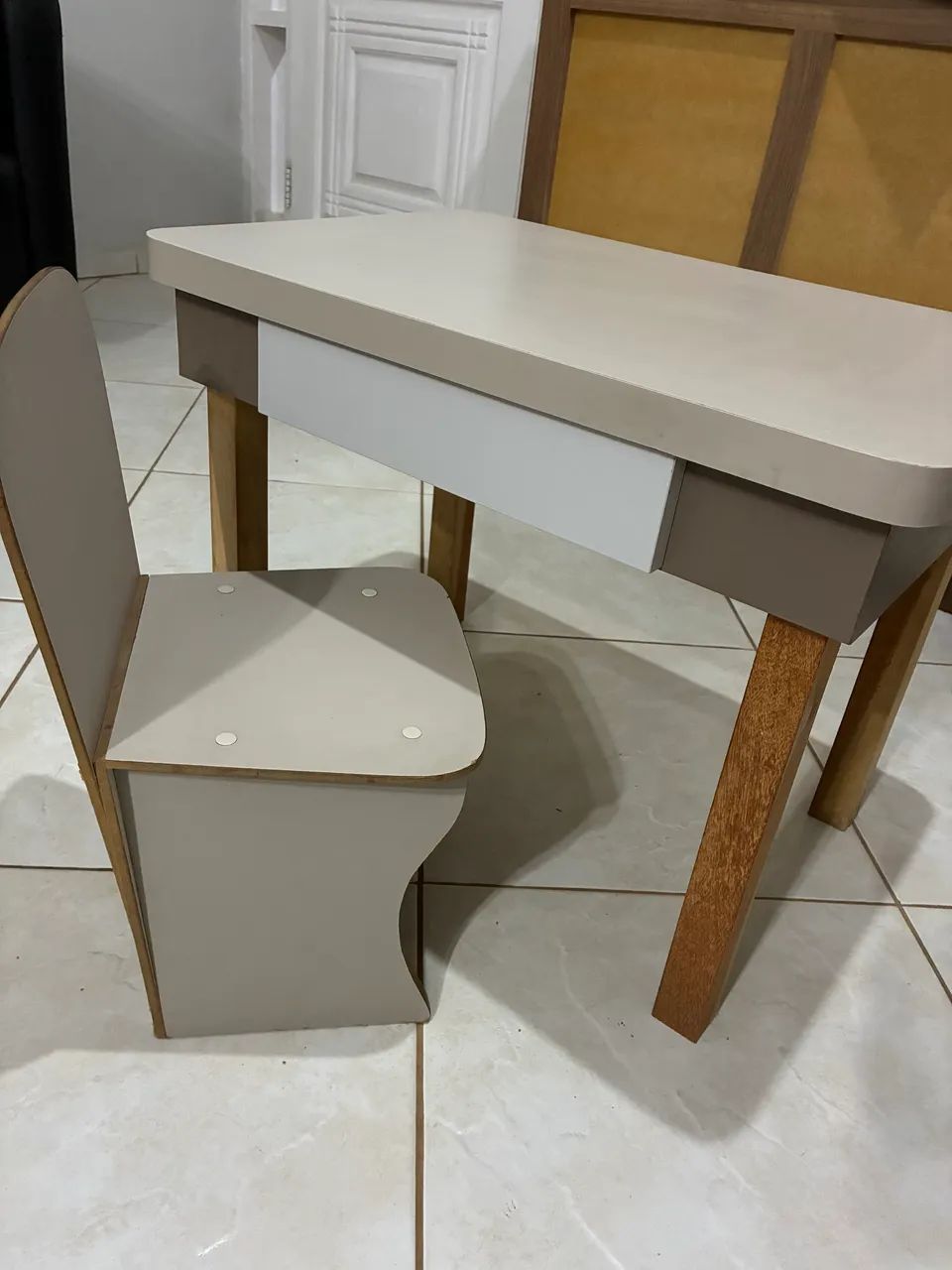 Mesinha e cadeira infantil 