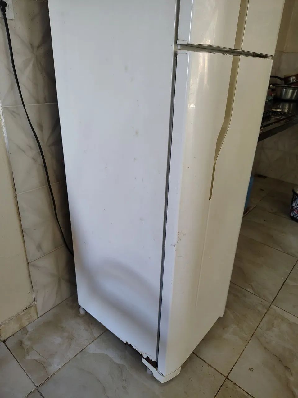 Geladeira Eletrolux 260L Seminova - Foto 2