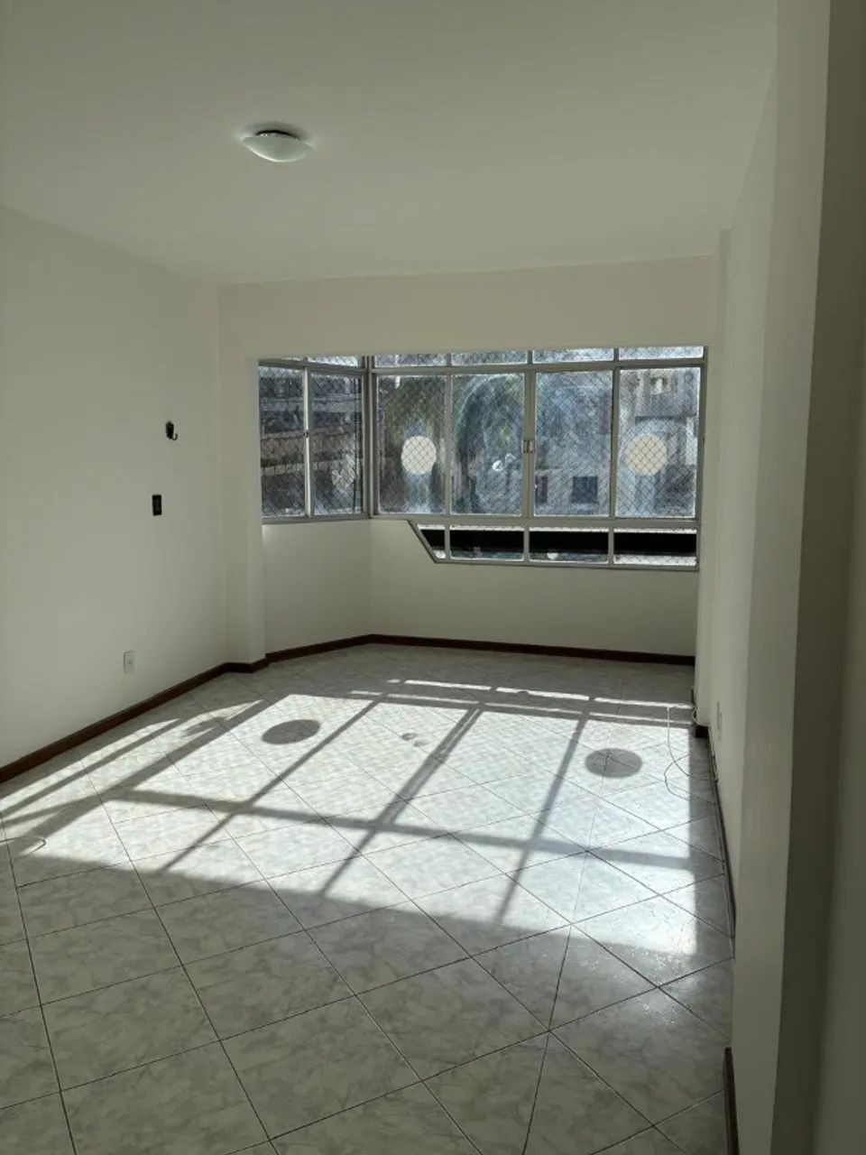 Excelente apartamento 2/4 com gabinete Candeal