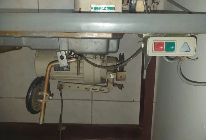 Máquina de costura reta industrial da marca Siruba - Foto 5