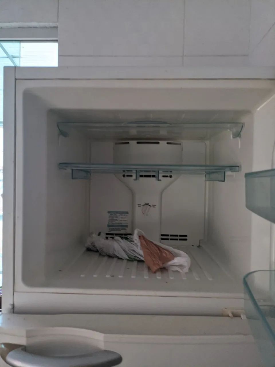 Vendo geladeira Electrolux - Foto 4