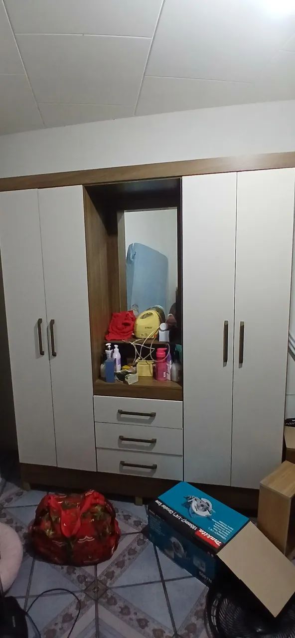 Guarda roupa 4 portas e e 3 gavetas 