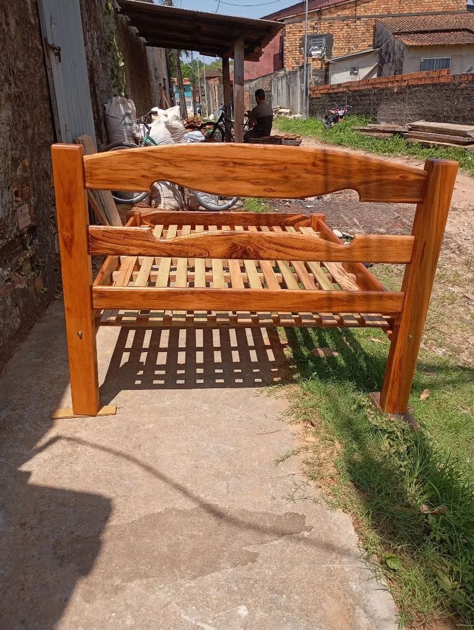 Vendo cama de madeira maciça  - Foto 3