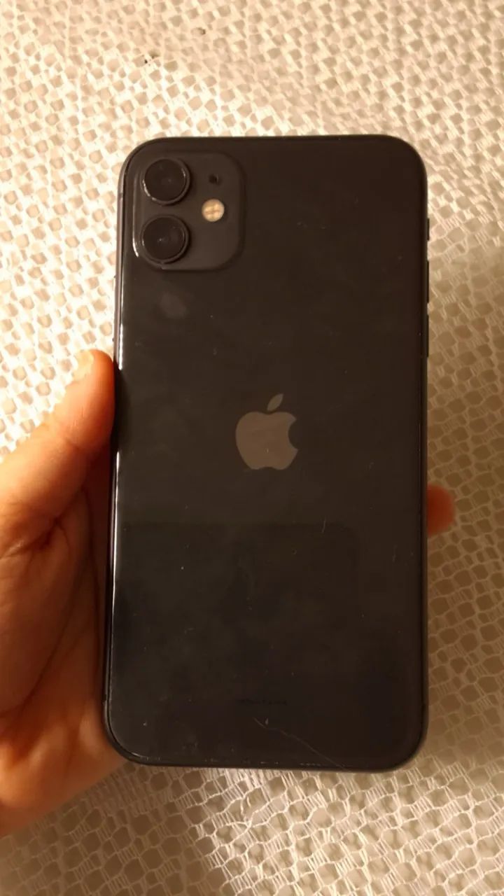 iPhone 11 (O trincado é apenas a película)