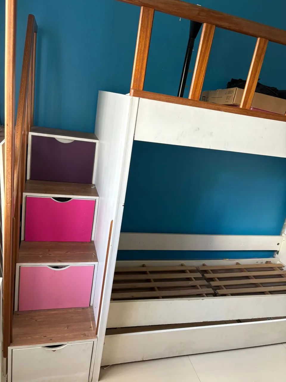 Triliche 100% Mdf e madeira com gavetas  - Foto 2