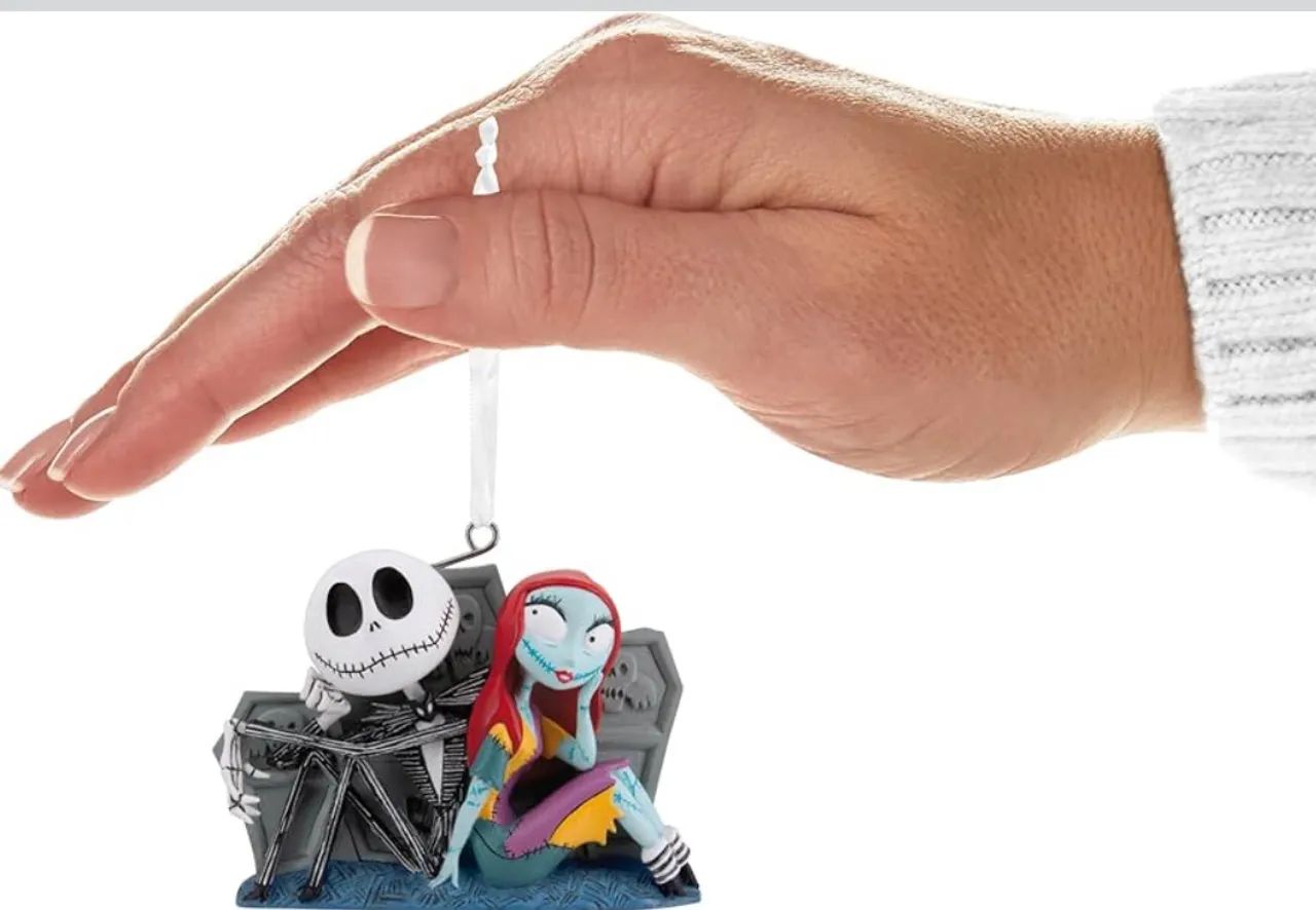 Hallmark Enfeite de Natal de Jack e Sally Disney  - Foto 3