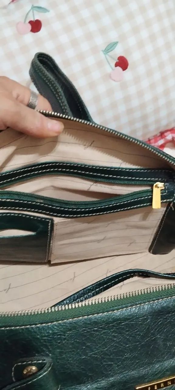Bolsa verde de mão de couro na cor verde  - Foto 5