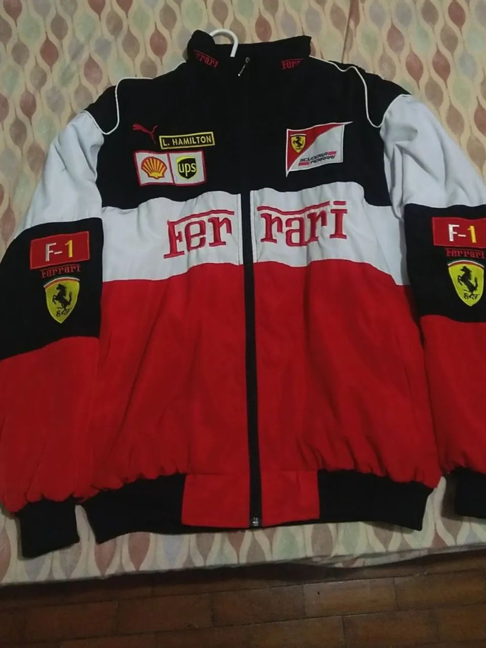 JAQUETA FERRARI BORDADA G