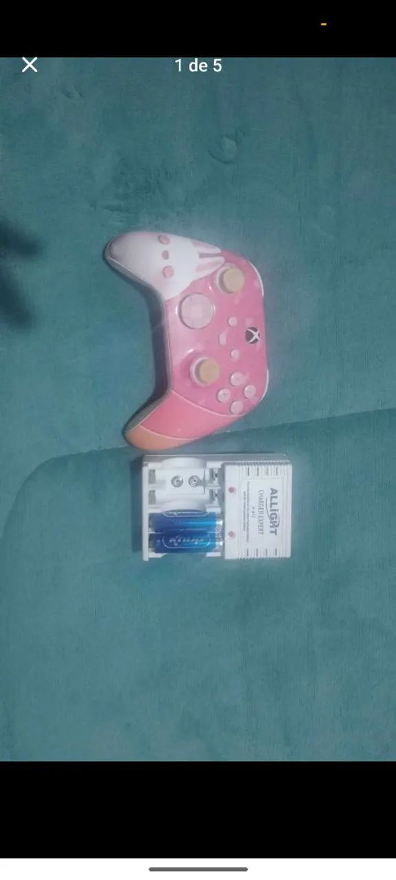 Controle Xbox e carregador de pilhas 
