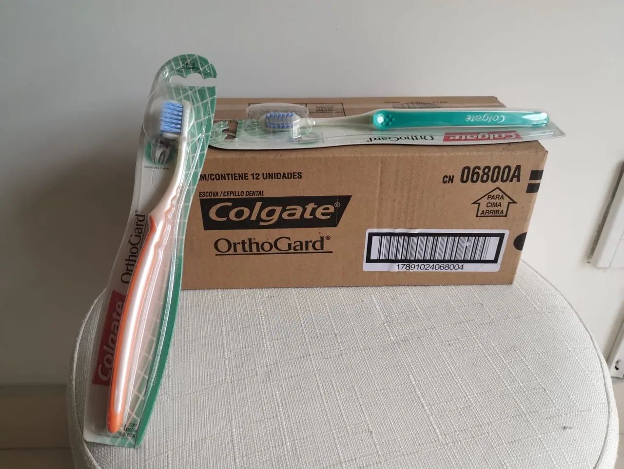 Caixa lacrada com 12 ESCOVAS ORTODÔNTICA  - Foto 2