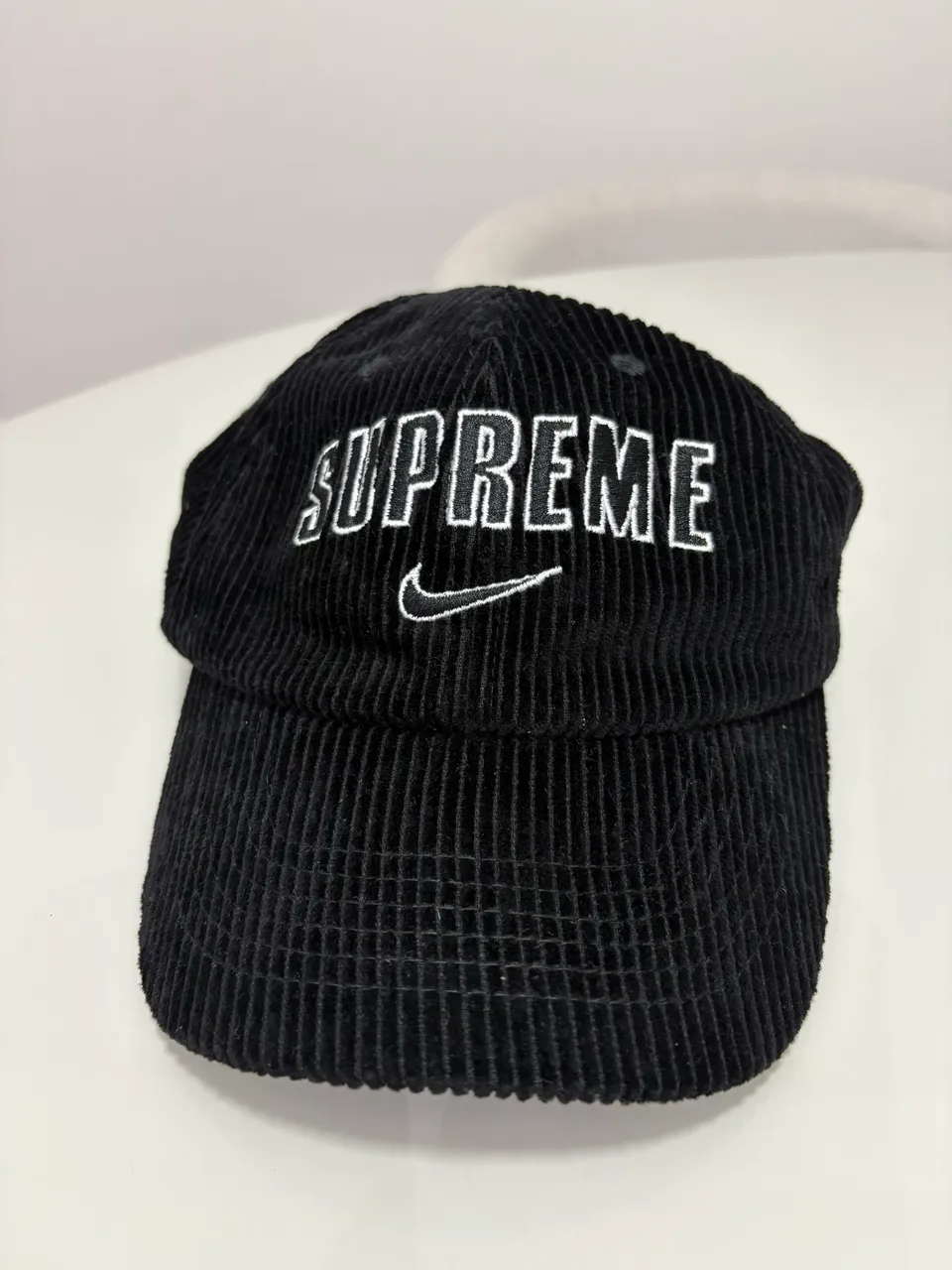 Boné Supreme Devil x New Era marrom 7 1/2 - Acessórios - Vila