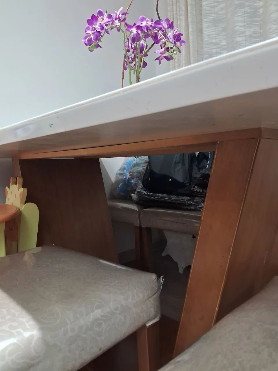 Mesa Tampo Vidro 6 Cadeiras Pés Madeira - Foto 3