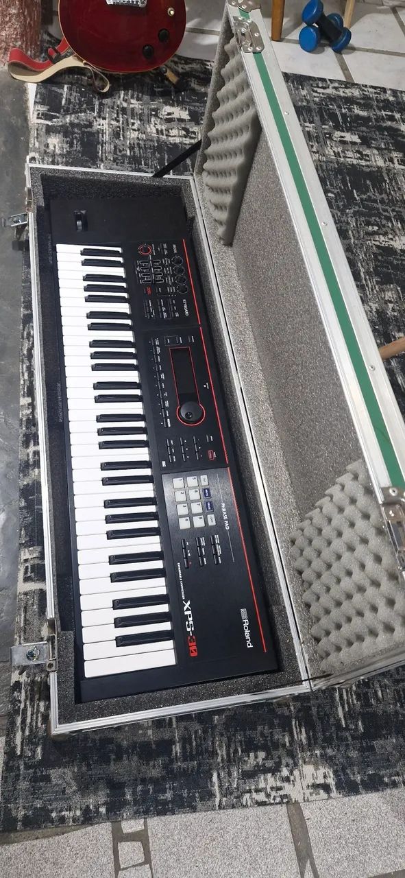 Teclado Roland + hard case  - Foto 2