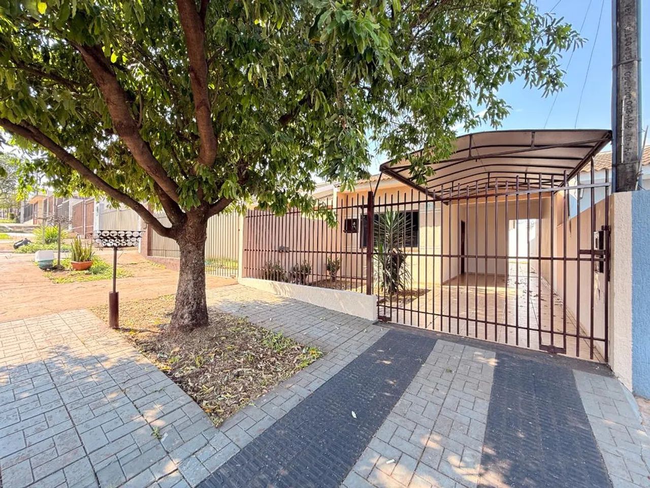 Casa para alugar em Maringá, Jardim Paris III, com 3 quartos, com 89.98 m²