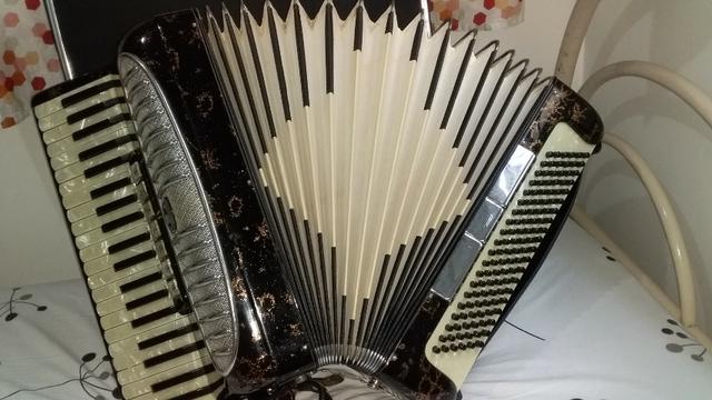 Acordeon 120 baixos - Italiana