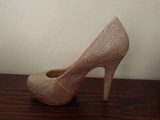 Vendo sapatos salto alto - número 33/34 - Roupas e calçados - Taguatinga  Sul, Brasília 1004545994 | OLX