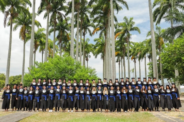 Aluguel de Becas e Cadeira de Formatura