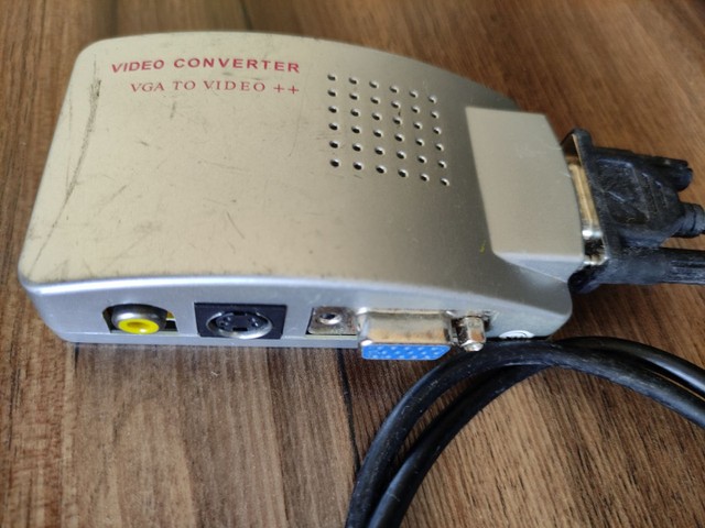 Conversor de vídeo VGA / AV / S Video