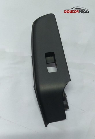 Moldura Botão Vidro Traseiro Esq Kia Cerato 14/15 93582a7010