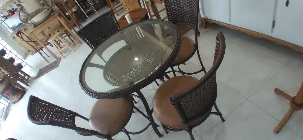 Mesa com 4 cadeiras ferro galvanizado revestido de Fibra sintética, peças de mostruário - Foto 2