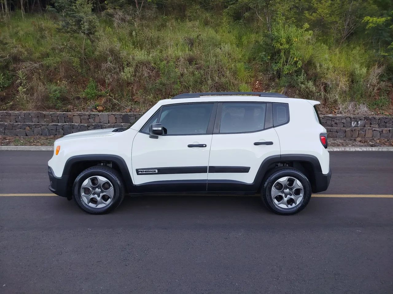 Jeep Renegade Sport 1.8 Manual 2016 - Foto 2