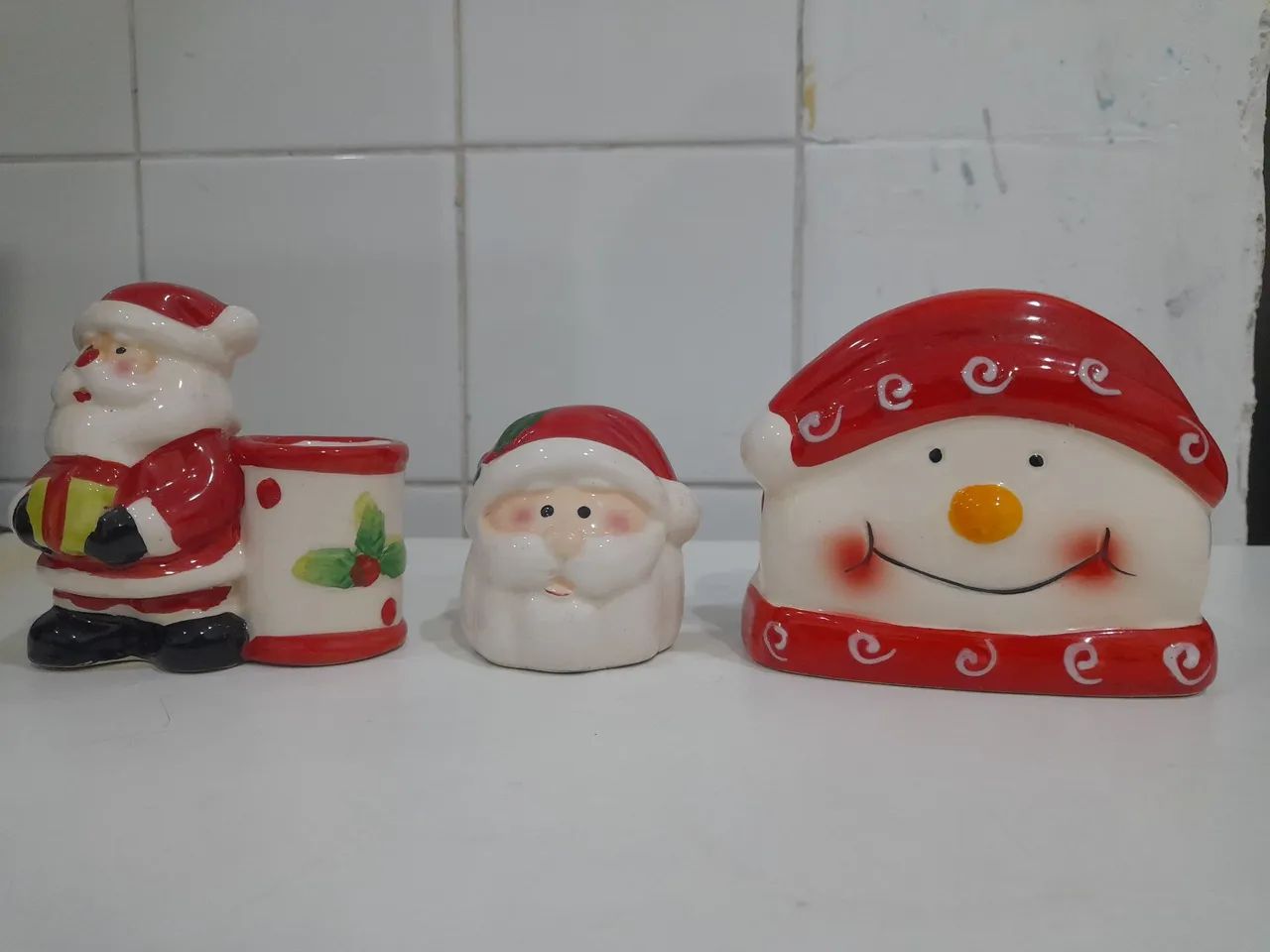 Decoração Natalina em Cerâmica - Papaiai Noel, Boneco de Neve e Duende - Foto 2