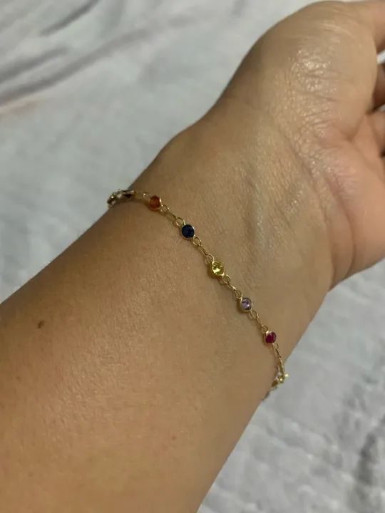 Pulseira de ouro com pedrinhas
