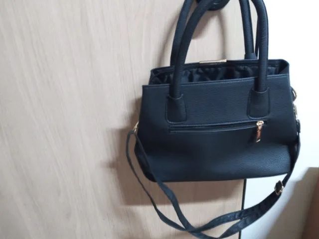 Vendo Bolsa Preta  com várias Divisões. Importada. - Foto 5