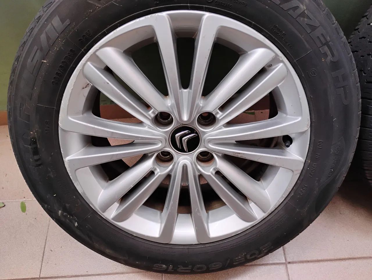 Jogo rodas aro 16 originais Citroen C4 Louge usadas  - Foto 2