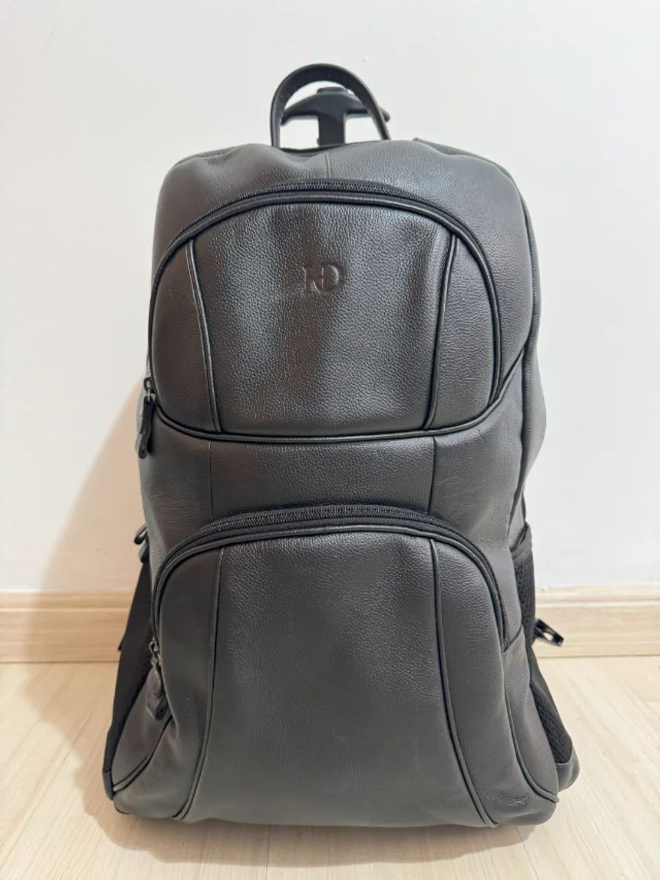 Mochila de Rodinha em Couro