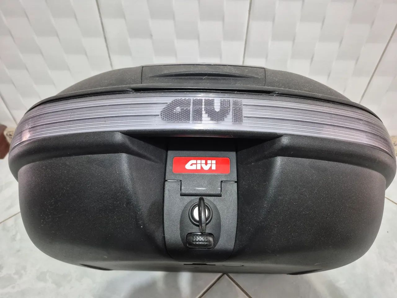Baú Givi com LED