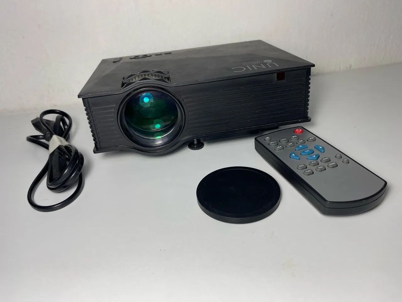 UNIC UC68S Projector with Wi-Fi – Excellent Condition64292074912897122