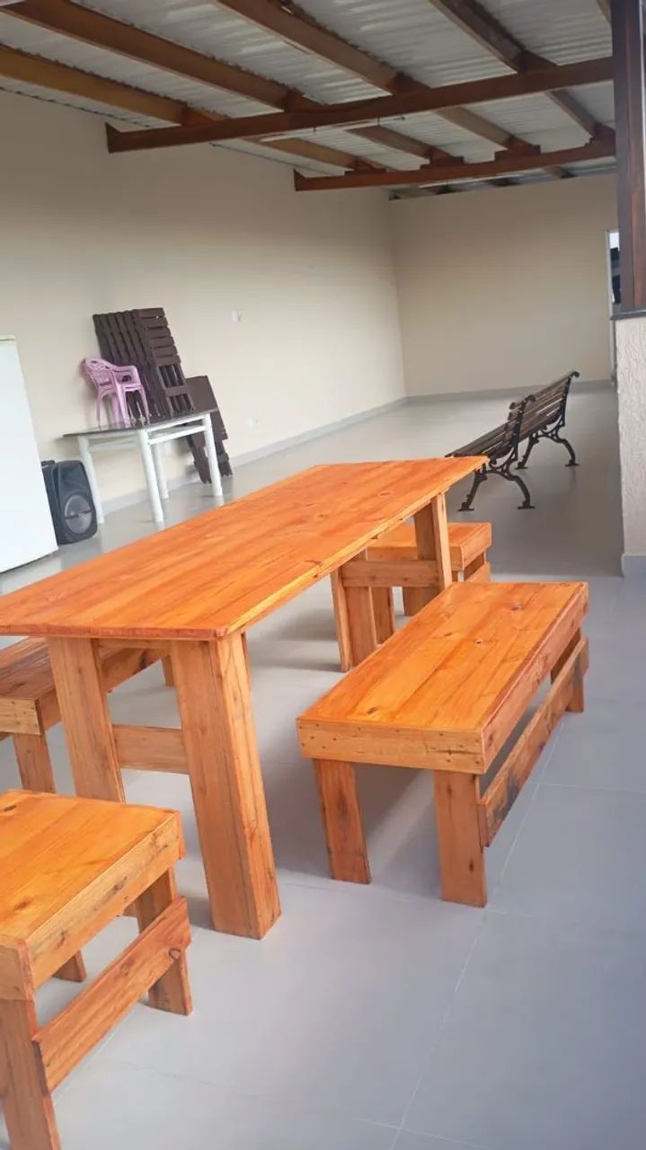 Conjunto de mesa e cadeiras de madeira PREÇO DE DESAPEGO 