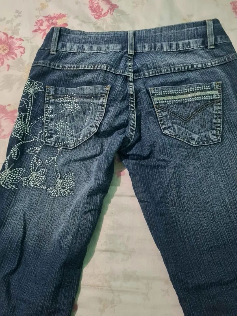 Calça Jeans Azul Lavado - 38 - Com Strass Laterais - Foto 2