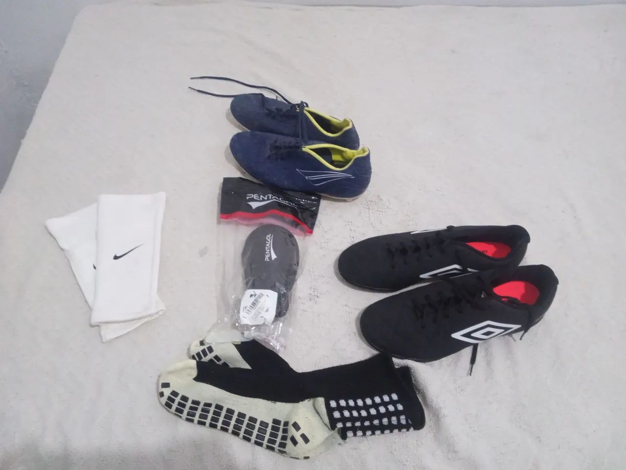 Chuteiras e Meias de Futebol, caneleira,Penalty e Nike - Foto 2