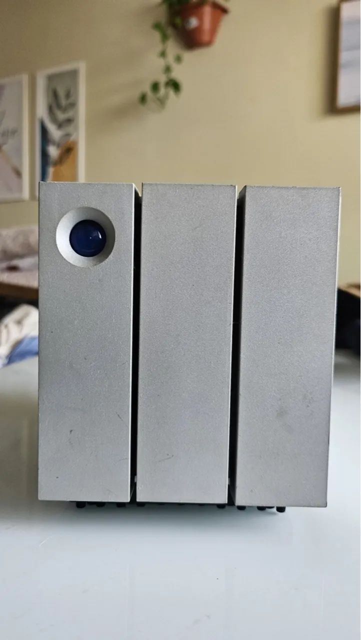 HD Externo LaCie 2 big com capacidade para dois HDD 3,5" ou SSD de 2,5". 