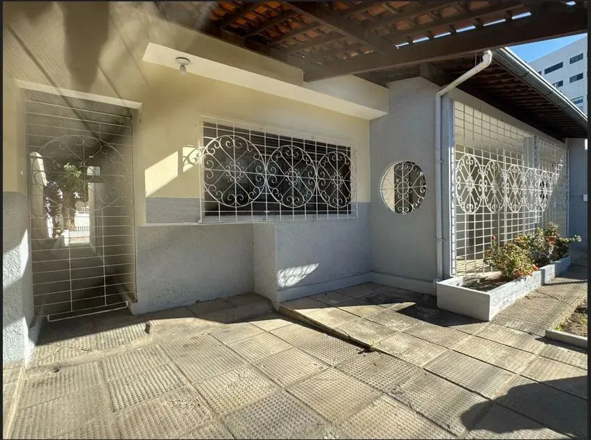 Casa a 50 metros da Maternidade Santa Mônica - Aluguel