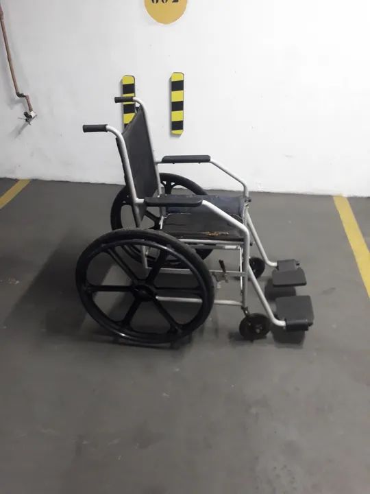 Cadeira de rodas em bom estado - Foto 3